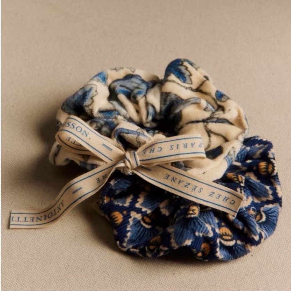 Sezane & Antoinette Poissons  Velvet Cotton Scrunchie & Gift Bag Set.